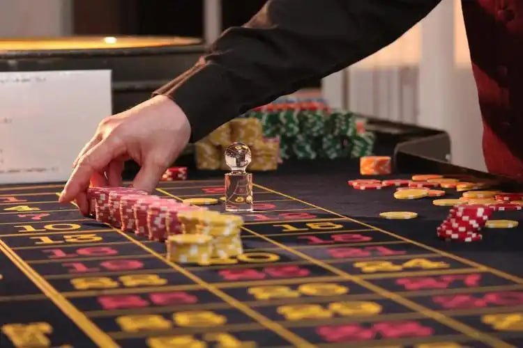 kx8 Live Baccarat Table တွင် Real Dealer ဆော်ပေးနေသောမြင်ကွင်း